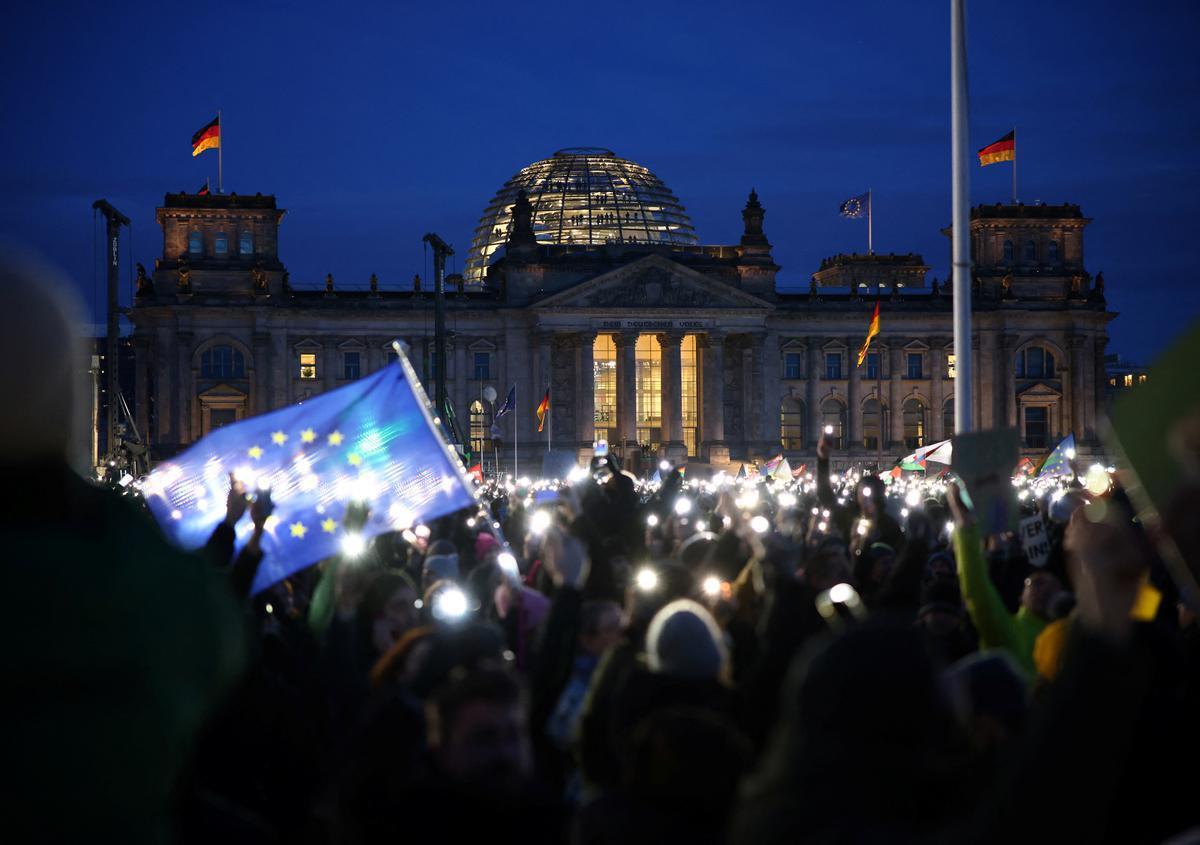طرح اخراج دسته‌جمعی مهاجران در آلمان؛ اعتراضات سراسری ادامه دارد
