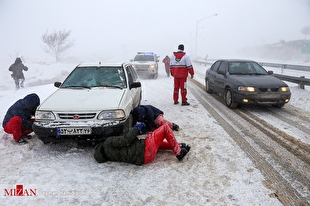 امدادرسانی هلال احمر قزوین به ۴۳۶ نفر گرفتار در برف و کولاک