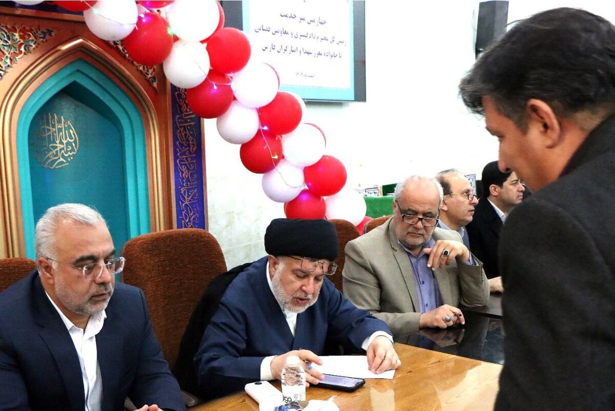 رئیس کل دادگستری فارس در دو ملاقات عمومی با ۱۱۴ نفر از مراجعان دیدار کرد 