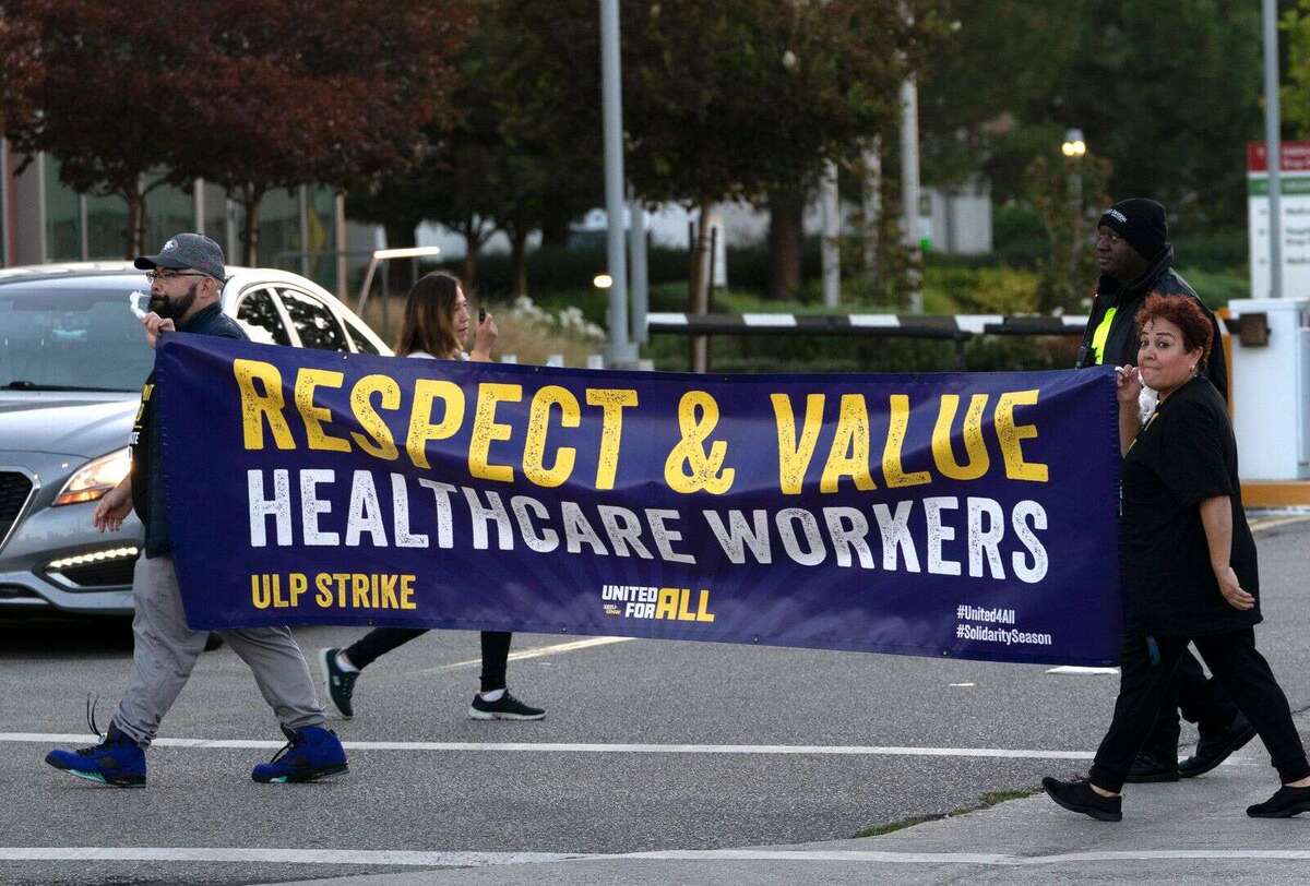 اعتصاب در آمریکا؛ کارکنان بهداشت‌و‌درمان دست از کار کشیدند